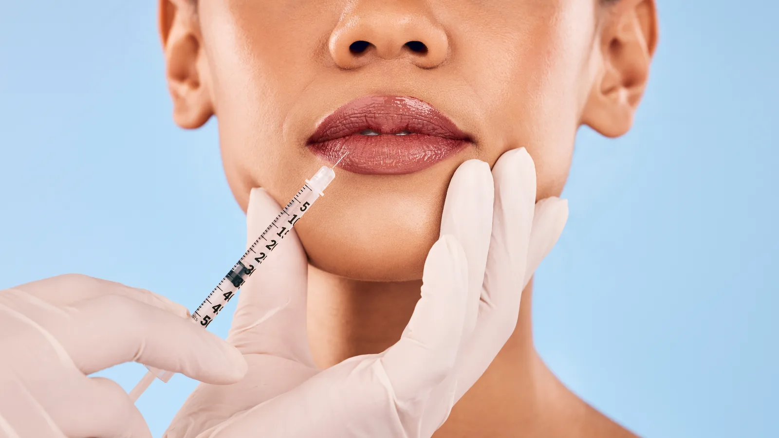 Minimalinvasive Injektionsbehandlung im Gesicht und Halsbereich